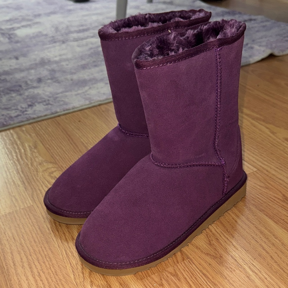 UGG Classic Short Boots in Plum